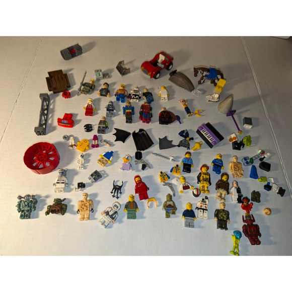 Huge Lot Vintage Legos 9#+ Mini Figures Weapons Accessories Must See - Picture 2 of 15